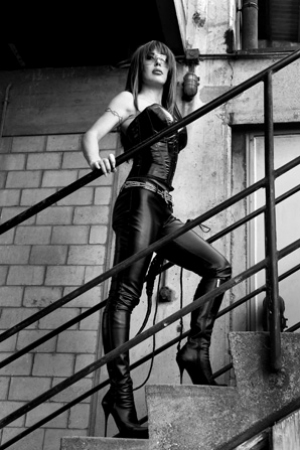 Kim Sanders – natural born dominatrix